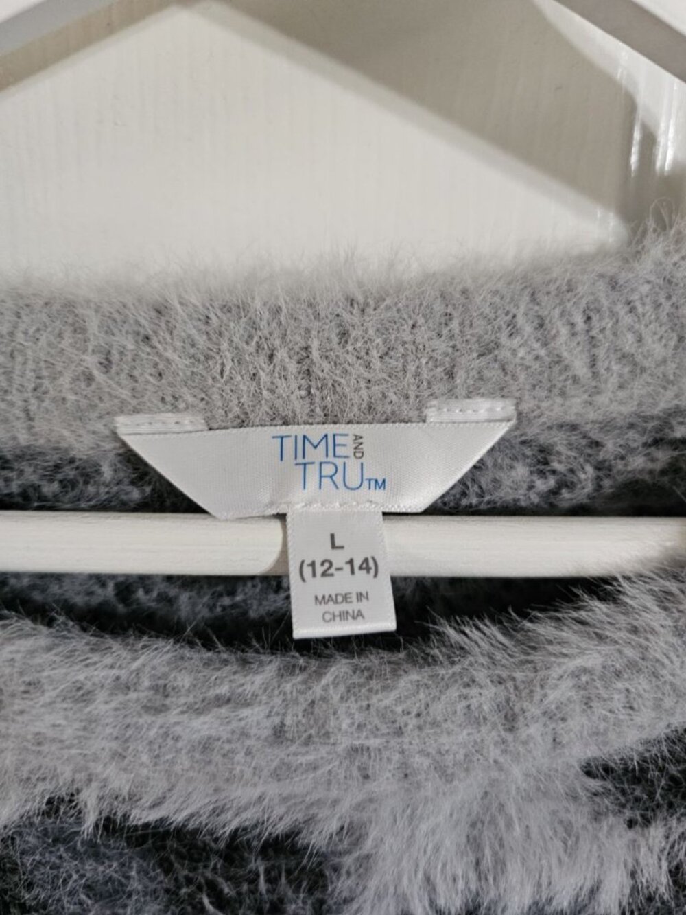 Time And Tru Women L 12-14 Fuzzy Animal Print Sweater Gray Black Statement Knit - Picture 4 of 7